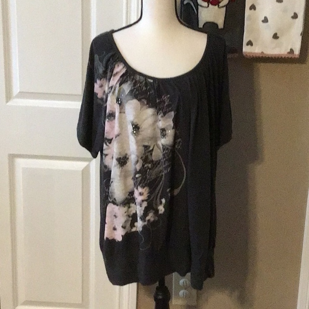 Grey Shirt with flower detail 18/20